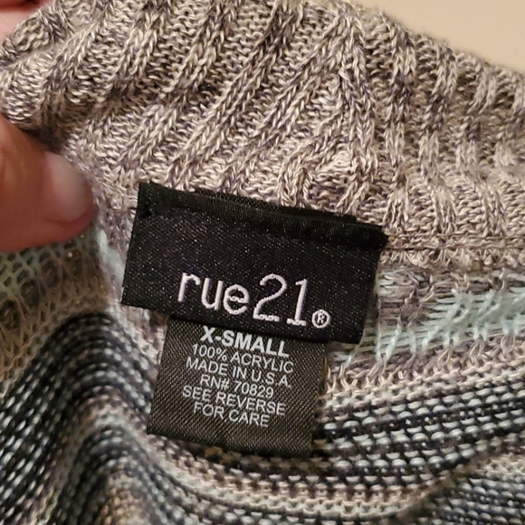 Beautiful Gray/Black/Green RUE21 Sweater Sz XS - Picture 7 of 7